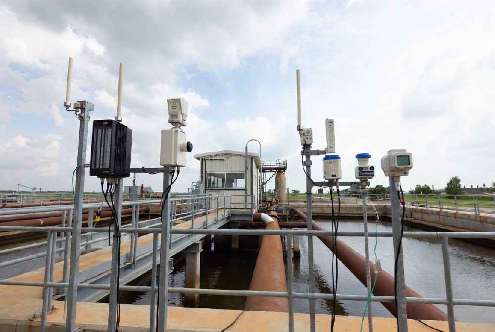 online monitoring station cabinet with water quality instruments