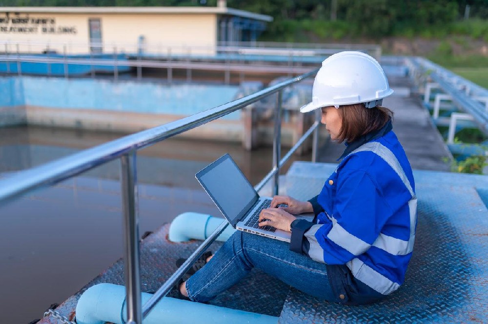 Clarifier Solids Carryover Monitoring: Warning Before Effluent Quality Slips